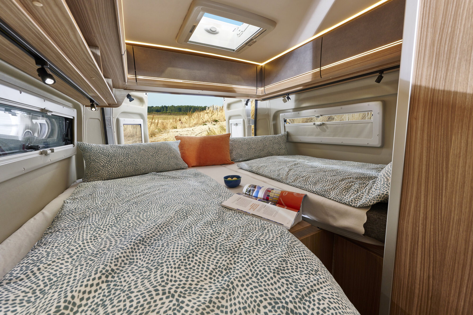 Großzügiges Längsbett auf kompakter Fahrzeuglänge