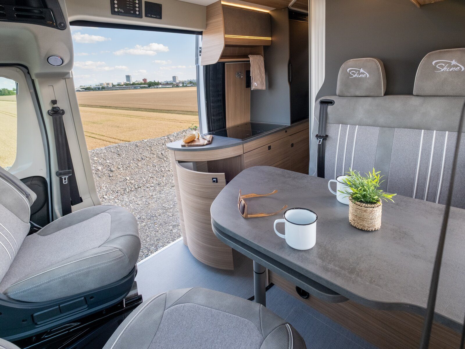 Dinette mit Einzelsitz, Rundküche und Panoramablick